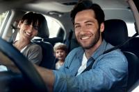 Eine Familie im Auto Eine Familie im Auto