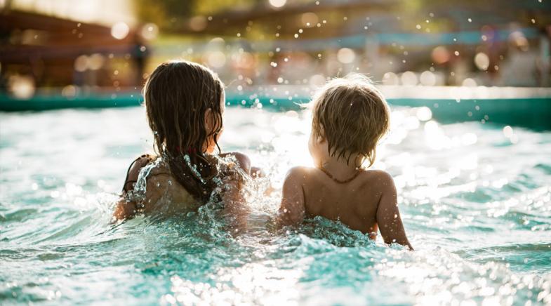 VRK Glasversicherung – Kinder im Pool